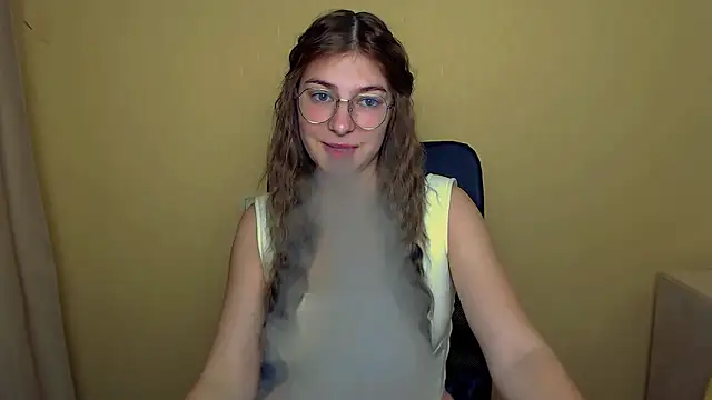 Snapshot of Luna_Lush_ chatting on 10/17/25, 05:33 Luna Lush online show from 10/17/25, 05:33