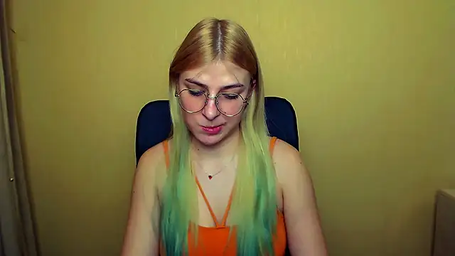 Snapshot of Luna_Lush_ chatting on 01/28/25, 11:28 Luna Lush online show from 01/28/25, 11:28