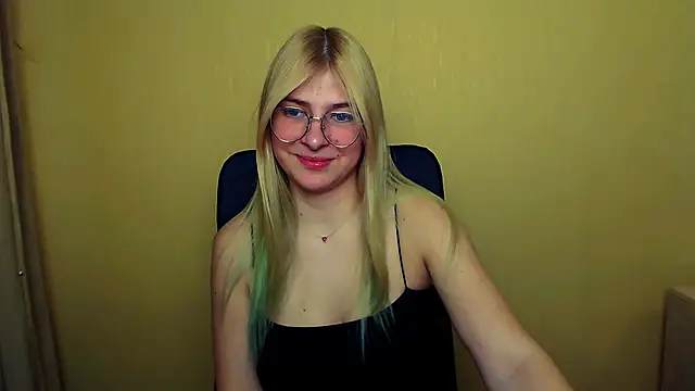 Snapshot of Luna_Lush_ chatting on 02/04/25, 11:27 Luna Lush online show from 02/04/25, 11:27
