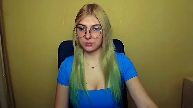 Snapshot of Luna_Lush_ chatting on 01/25/25, 08:21 Luna Lush online show from 01/25/25, 08:21