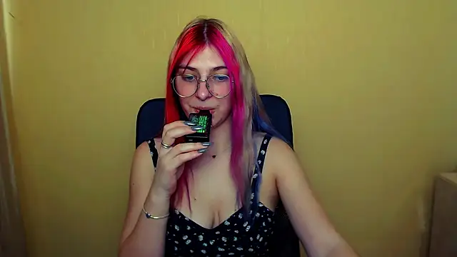 Snapshot of Luna_Lush_ chatting on 02/26/25, 12:16 Luna Lush online show from 02/26/25, 12:16