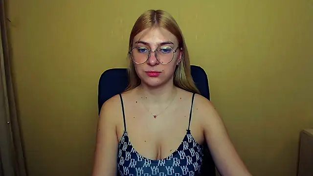 Snapshot of Luna_Lush_ chatting on 01/29/25, 08:29 Luna Lush online show from 01/29/25, 08:29