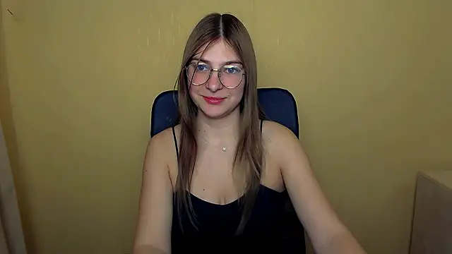 Snapshot of Luna_Lush_ chatting on 10/13/25, 08:49 Luna Lush online show from 10/13/25, 08:49
