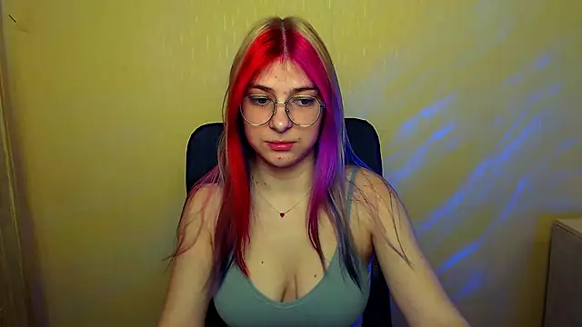 Snapshot of Luna_Lush_ chatting on 02/15/25, 08:44 Luna Lush online show from 02/15/25, 08:44