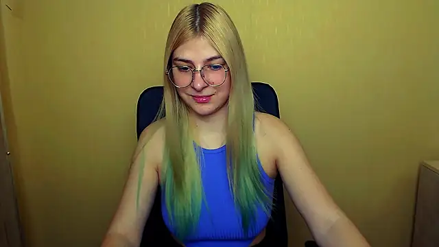 Snapshot of Luna_Lush_ chatting on 02/06/25, 09:22 Luna Lush online show from 02/06/25, 09:22