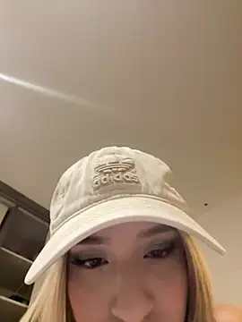 Snapshot of Sarah_cam06 chatting on 07/18/26, 12:41 Sarah cam06 online show from 07/18/26, 12:41