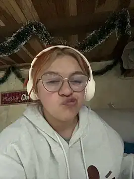 SophiaWeestt99 online show from 12/18/25, 02:27