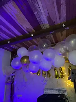 SophiaWeestt99 online show from 04/01/26, 03:41