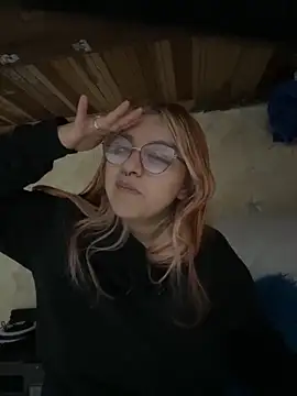 SophiaWeestt99 online show from 10/18/25, 02:57