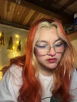 Snapshot of SophiaWeestt99 chatting on 05/24/26, 04:12 SophiaWeestt99 online show from 05/24/26, 04:12