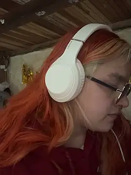 Snapshot of SophiaWeestt99 chatting on 05/26/26, 02:31 SophiaWeestt99 online show from 05/26/26, 02:31