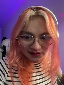 Snapshot of SophiaWeestt99 chatting on 06/02/26, 02:22 SophiaWeestt99 online show from 06/02/26, 02:22
