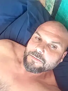 Snapshot of Javierchico chatting on 05/19/26, 11:39 Javierchico online show from 05/19/26, 11:39