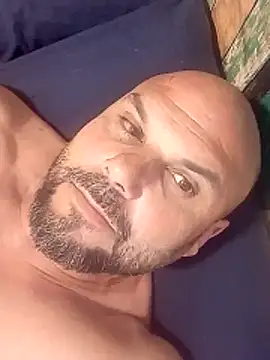 Snapshot of Javierchico chatting on 05/15/26, 09:46 Javierchico online show from 05/15/26, 09:46