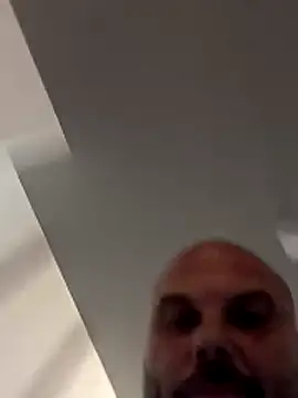 Snapshot of Javierchico chatting on 06/11/26, 04:37 Javierchico online show from 06/11/26, 04:37