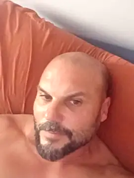 Snapshot of Javierchico chatting on 06/18/26, 12:32 Javierchico online show from 06/18/26, 12:32
