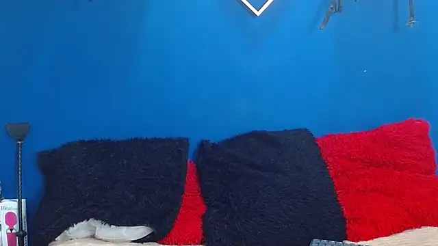 Snapshot of Aynle-toms chatting on 03/15/25, 12:24 Aynle-toms online show from 03/15/25, 12:24
