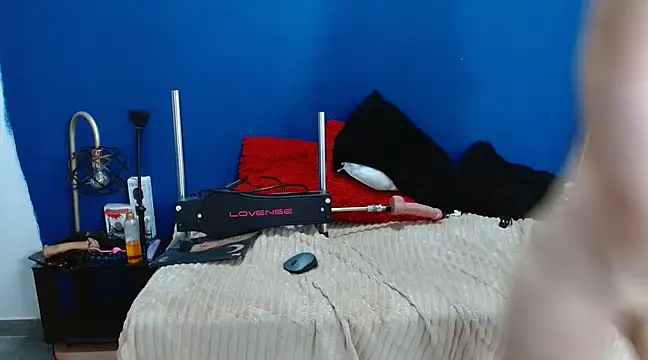Snapshot of Aynle-toms chatting on 03/06/25, 03:35 Aynle-toms online show from 03/06/25, 03:35