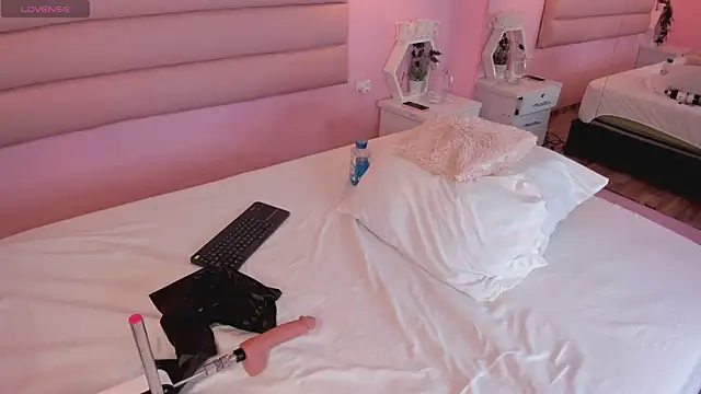 Katta Gil online show from 10/10/25, 12:50