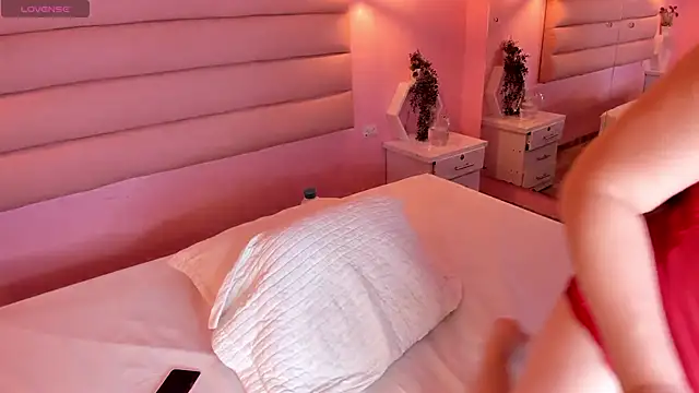 Katta Gil online show from 11/08/25, 01:47