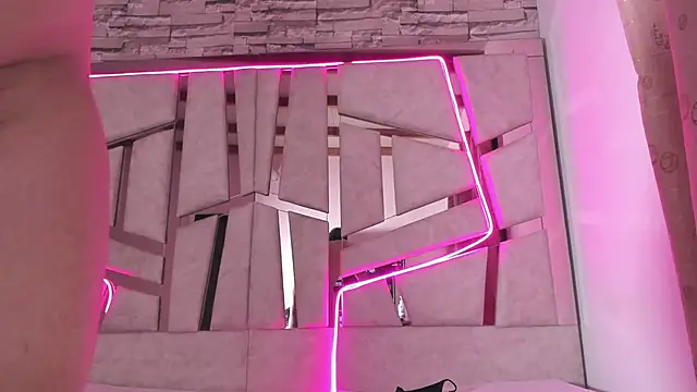 mia and austin online show from 10/18/25, 11:51