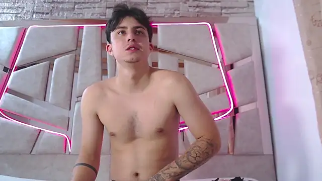 mia and austin online show from 03/23/25, 12:47