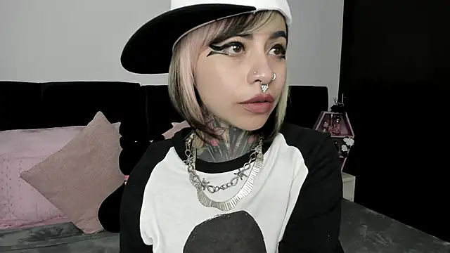 Snapshot of NikkiRamone chatting on 01/22/25, 12:17 NikkiRamone online show from 01/22/25, 12:17