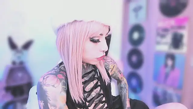 NikkiRamone online show from 12/19/25, 11:23