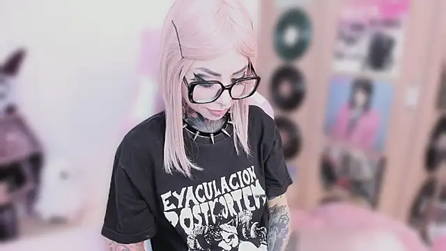 NikkiRamone online show from 01/12/26, 11:17