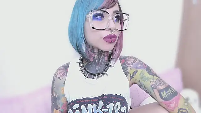Snapshot of NikkiRamone chatting on 09/30/25, 01:00 NikkiRamone online show from 09/30/25, 01:00