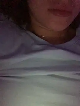 Snapshot of BetinaSoares chatting on 11/11/25, 07:25 BetinaSoares online show from 11/11/25, 07:25