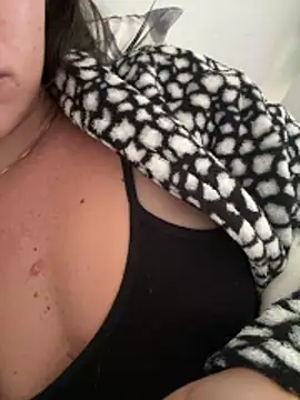 BetinaSoares online show from 04/29/26, 06:14