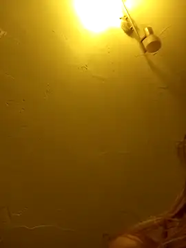 Snapshot of ElektrikFrancaise chatting on 11/04/25, 12:03 ElektrikFrancaise online show from 11/04/25, 12:03