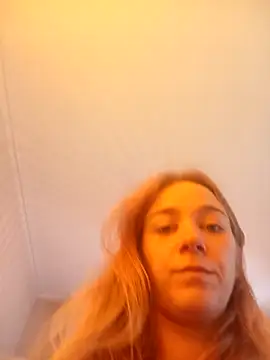 Snapshot of ElektrikFrancaise chatting on 10/12/25, 03:13 ElektrikFrancaise online show from 10/12/25, 03:13