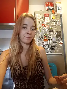 Snapshot of ElektrikFrancaise chatting on 10/04/25, 03:24 ElektrikFrancaise online show from 10/04/25, 03:24