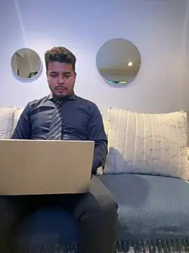 Snapshot of thiagowes chatting on 02/28/26, 03:39 thiagowes online show from 02/28/26, 03:39