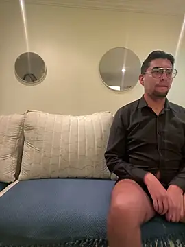 Snapshot of thiagowes chatting on 02/24/26, 02:45 thiagowes online show from 02/24/26, 02:45