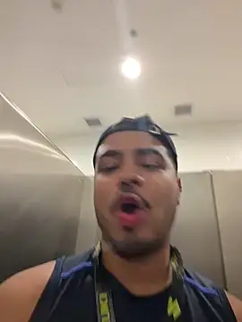 Snapshot of thiagowes chatting on 04/08/26, 04:41 thiagowes online show from 04/08/26, 04:41