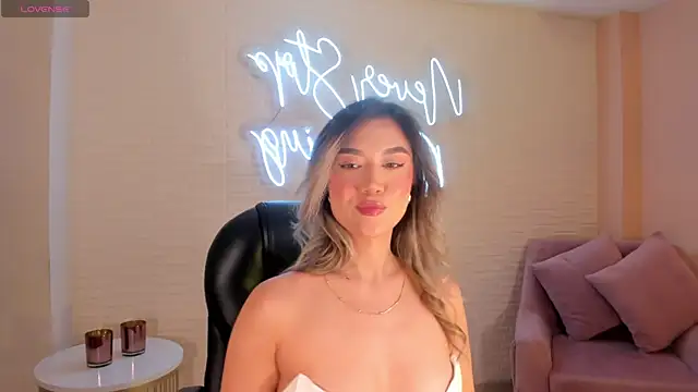 Snapshot of RebeccaHudson chatting on 03/21/25, 03:12 RebeccaHudson online show from 03/21/25, 03:12