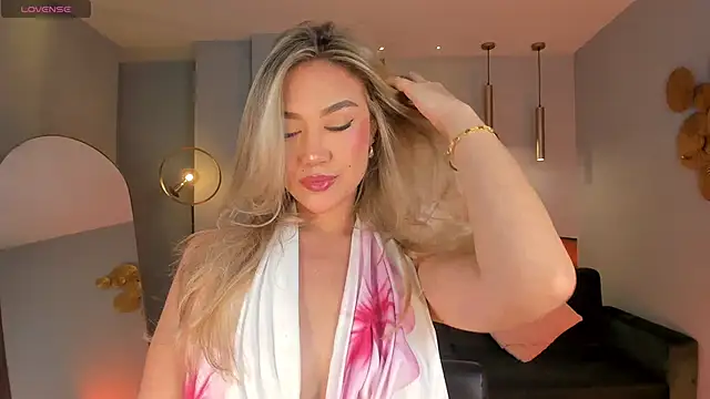 Snapshot of RebeccaHudson chatting on 12/02/25, 07:26 RebeccaHudson online show from 12/02/25, 07:26