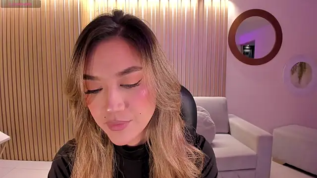 Snapshot of RebeccaHudson chatting on 09/30/25, 07:09 RebeccaHudson online show from 09/30/25, 07:09