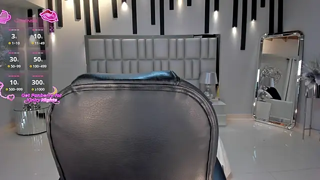 Snapshot of RebeccaHudson chatting on 11/30/25, 05:58 RebeccaHudson online show from 11/30/25, 05:58