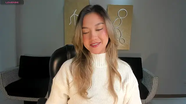 Snapshot of RebeccaHudson chatting on 10/23/25, 10:58 RebeccaHudson online show from 10/23/25, 10:58