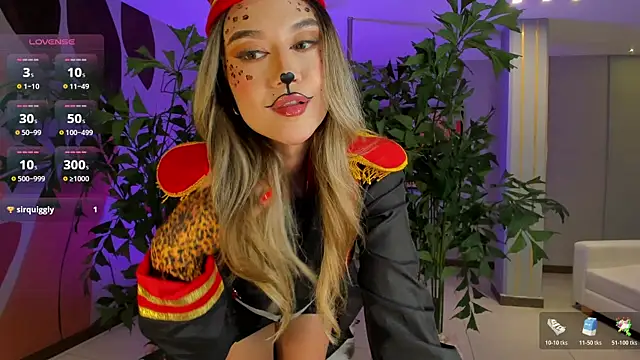 Snapshot of RebeccaHudson chatting on 10/31/25, 08:38 RebeccaHudson online show from 10/31/25, 08:38