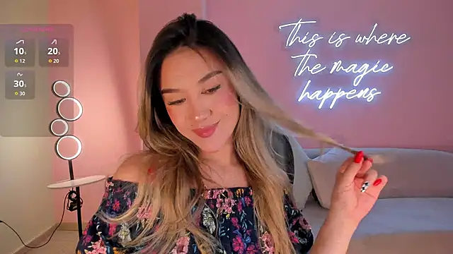 Snapshot of RebeccaHudson chatting on 10/30/25, 07:22 RebeccaHudson online show from 10/30/25, 07:22