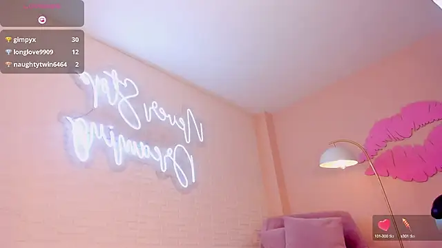 Snapshot of RebeccaHudson chatting on 03/19/25, 09:06 RebeccaHudson online show from 03/19/25, 09:06