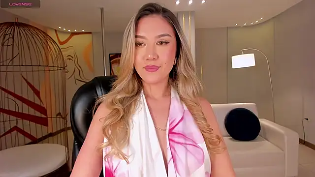 RebeccaHudson online show from 05/13/26, 07:32