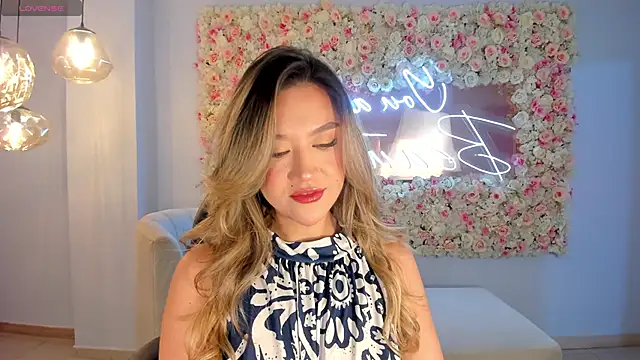 Snapshot of RebeccaHudson chatting on 10/13/25, 06:53 RebeccaHudson online show from 10/13/25, 06:53