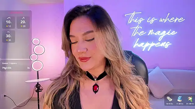 Snapshot of RebeccaHudson chatting on 10/25/25, 07:36 RebeccaHudson online show from 10/25/25, 07:36