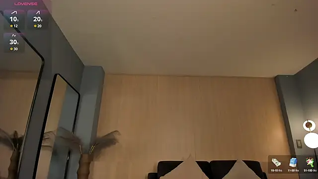 Snapshot of RebeccaHudson chatting on 09/25/25, 07:09 RebeccaHudson online show from 09/25/25, 07:09